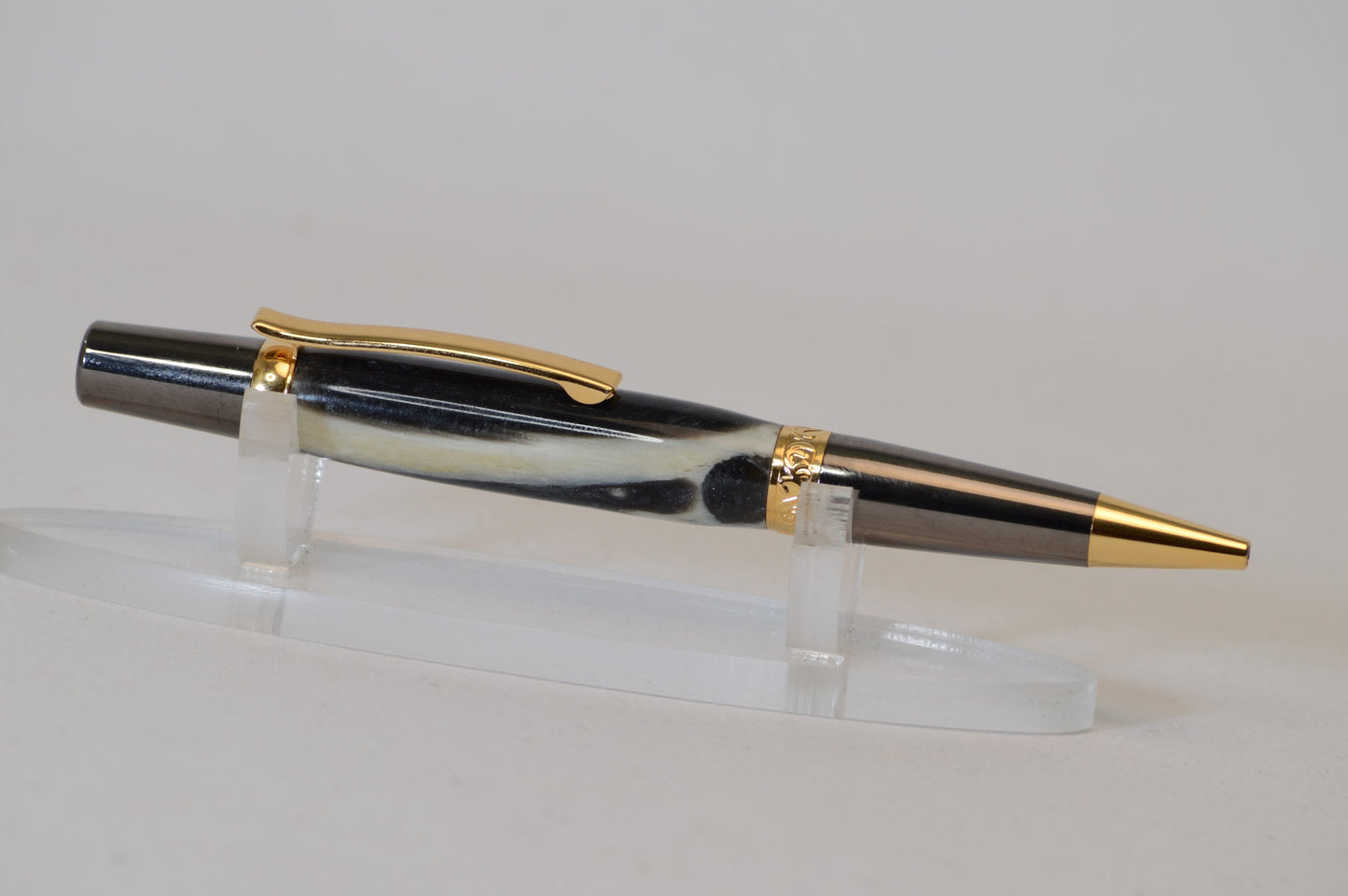 Alligator Jawbone and Resin Elegant Twist Pen in Gold and Black Titanium