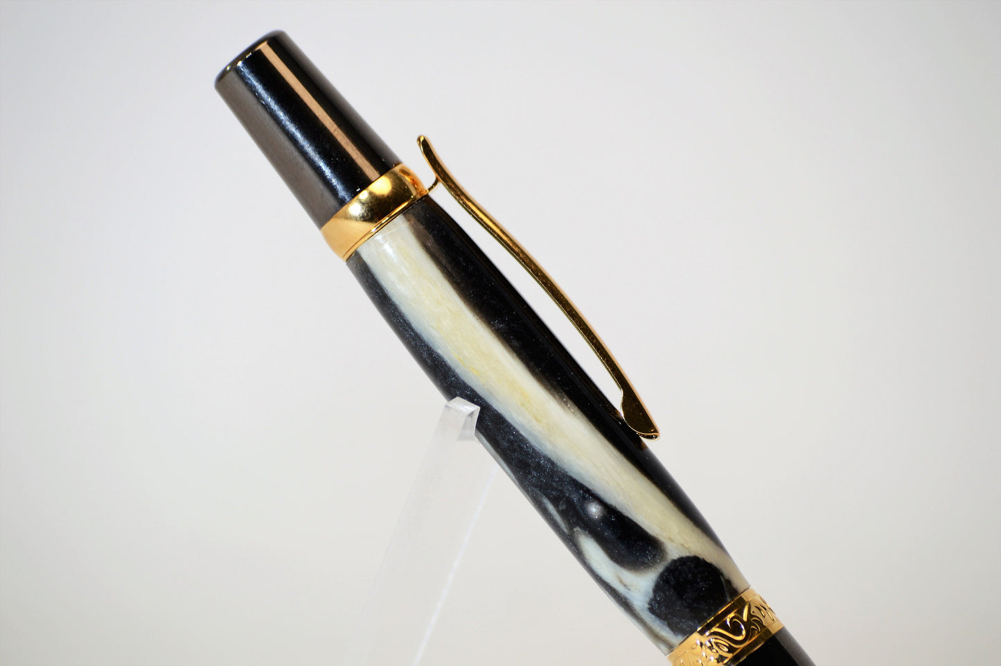 Alligator Jawbone and Resin Elegant Twist Pen in Gold and Black Titanium