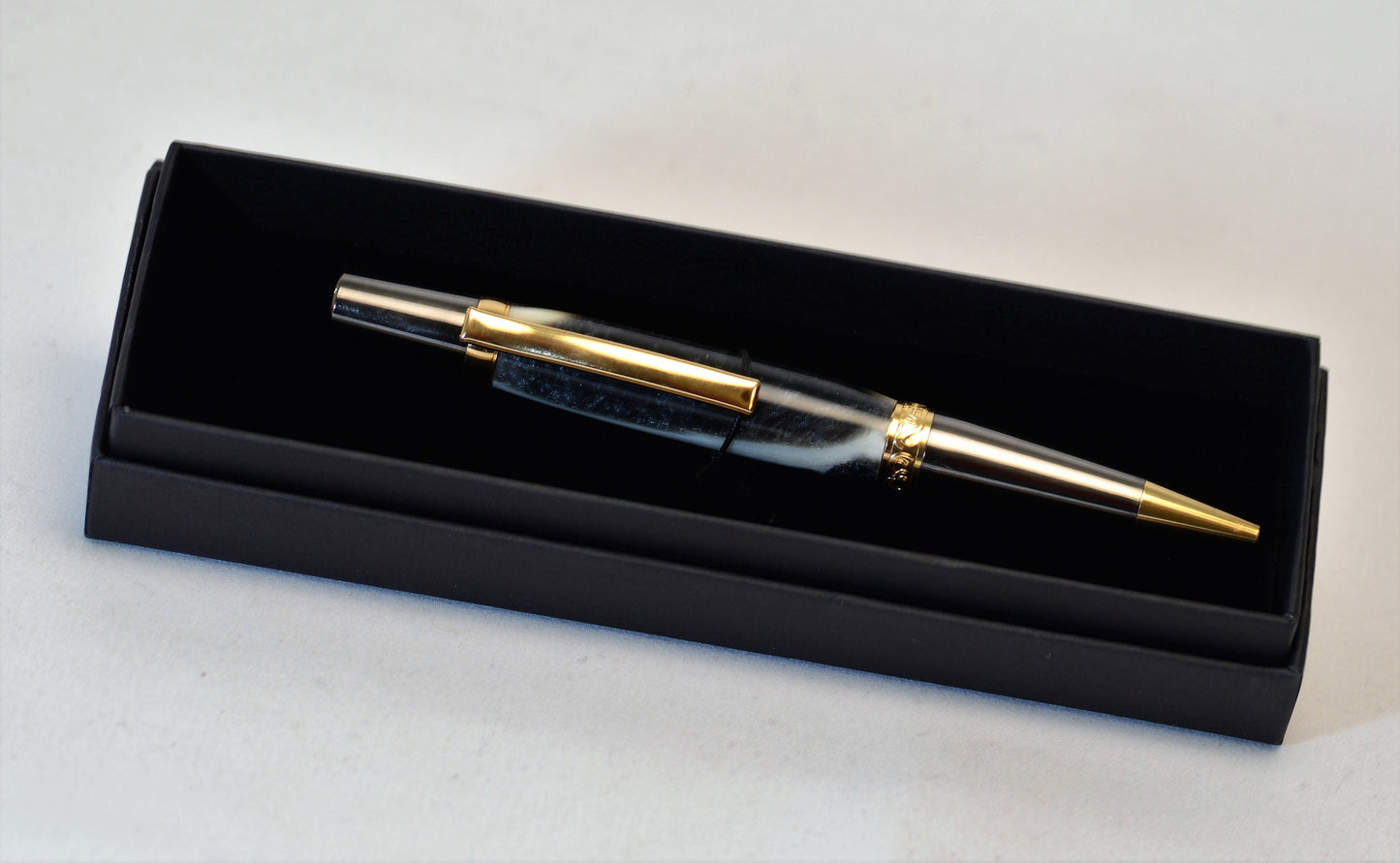 Alligator Jawbone and Resin Elegant Twist Pen in Gold and Black Titanium
