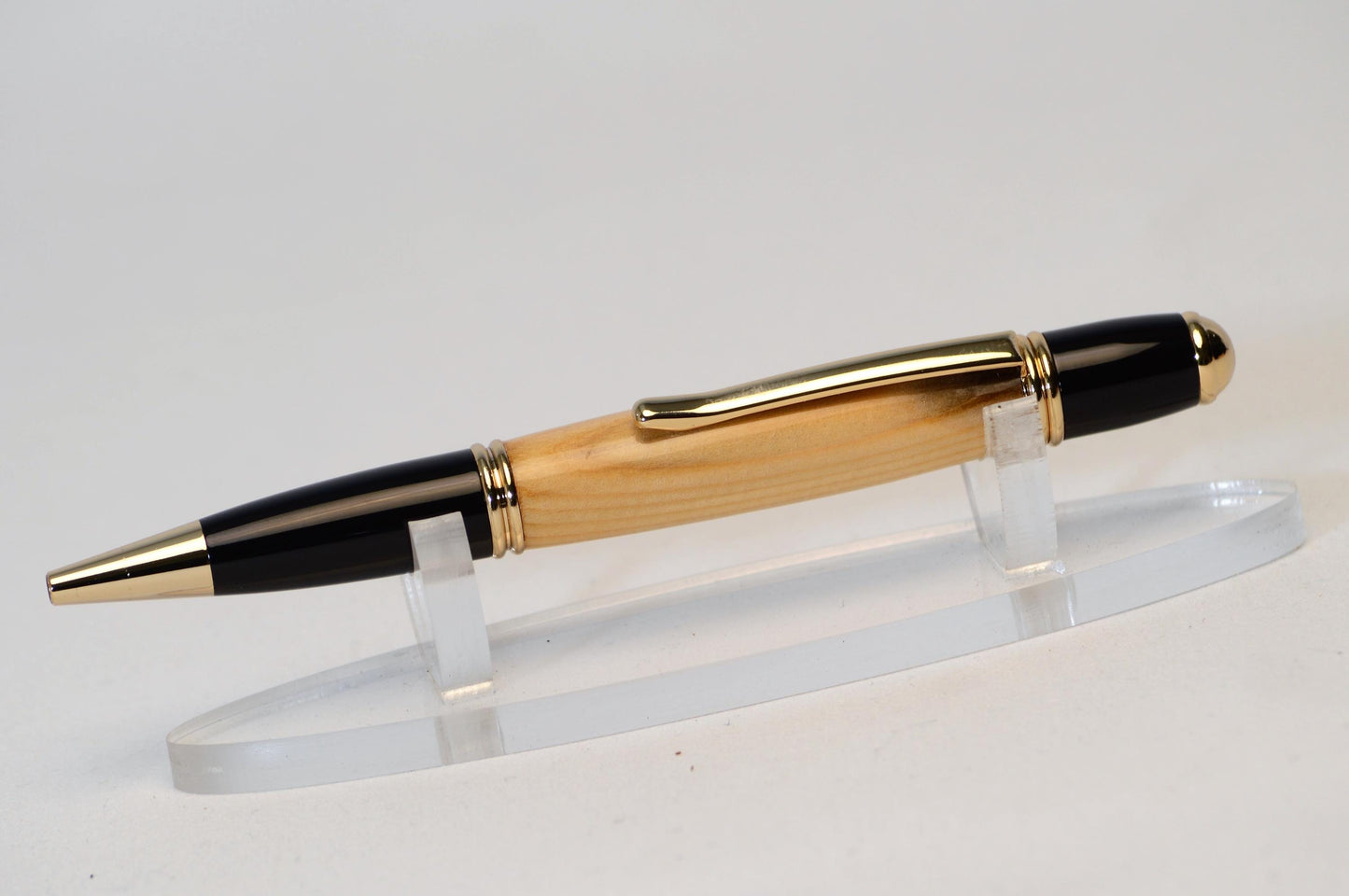 Handcrafted Pen Made From New York Mets Shea Stadium Wooden Home Dugout Benches.