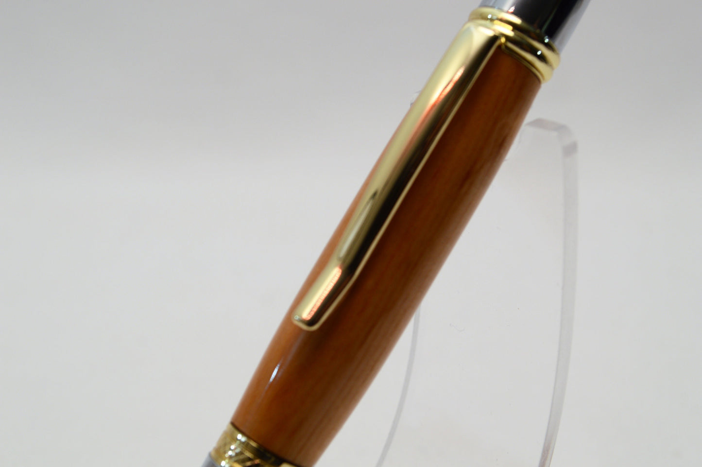 Handcrafted Great Chicago Fire Twist Pen in Gold Titanium and Chrome