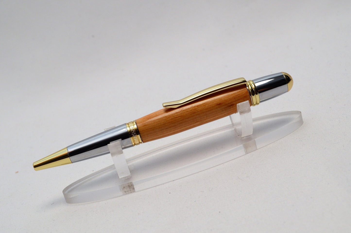 Handcrafted Great Chicago Fire Twist Pen in Gold Titanium and Chrome