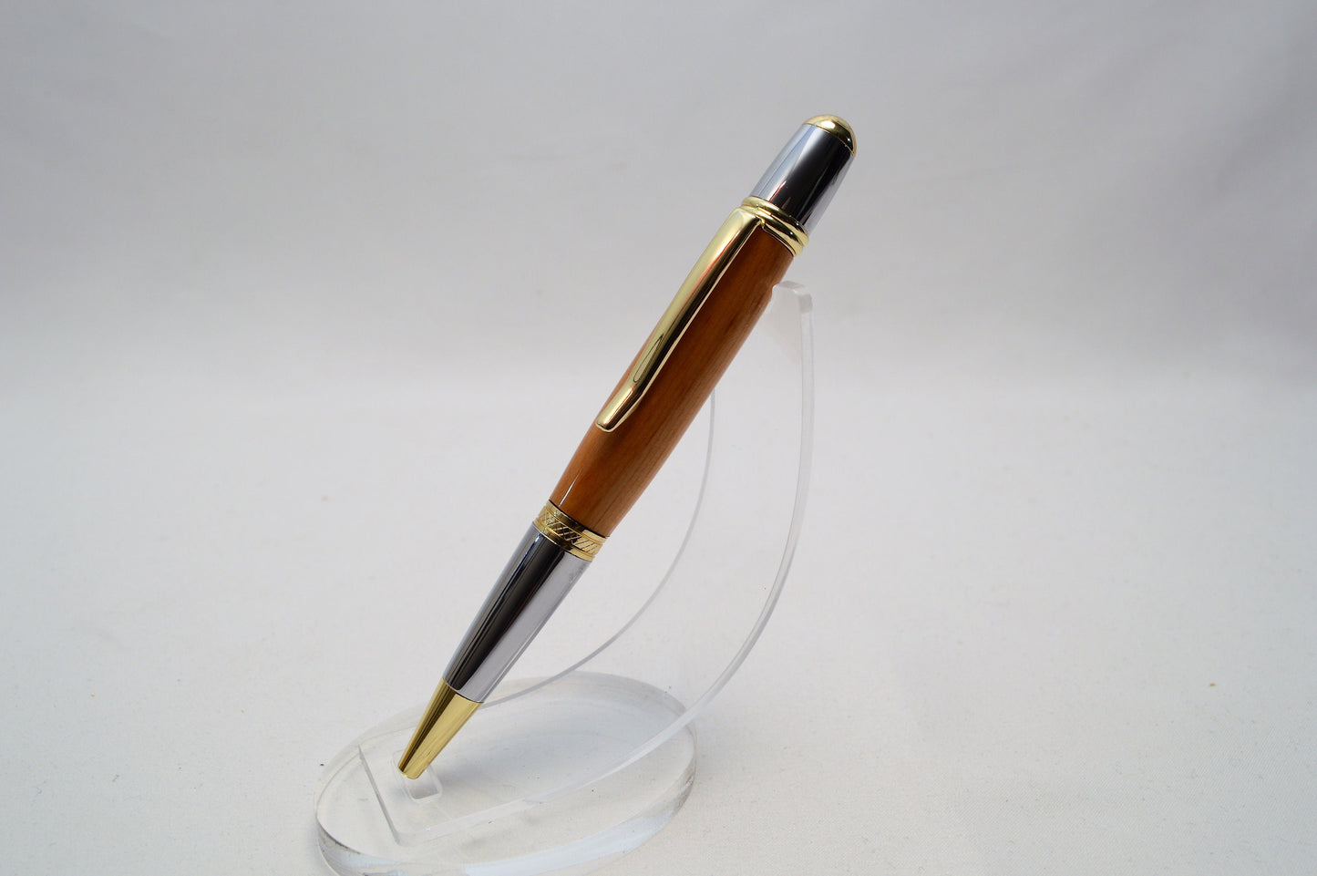 Handcrafted Great Chicago Fire Twist Pen in Gold Titanium and Chrome