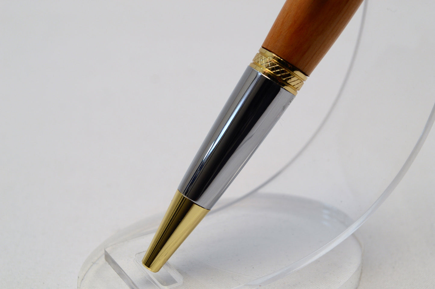 Handcrafted Great Chicago Fire Twist Pen in Gold Titanium and Chrome