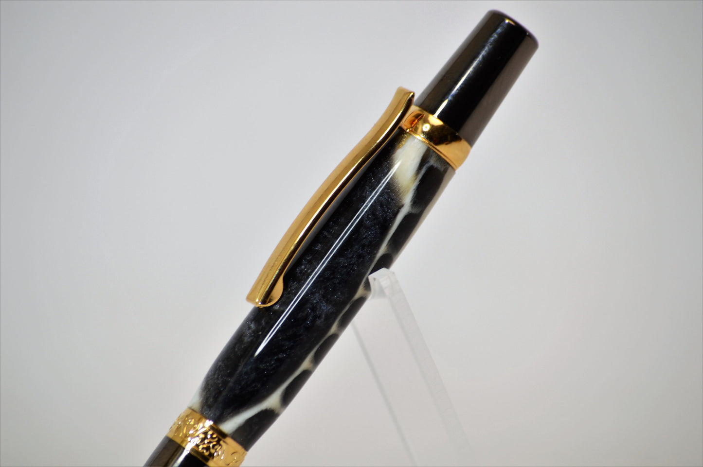 Alligator Jawbone and Resin Elegant Twist Pen in Gold and Black Titanium
