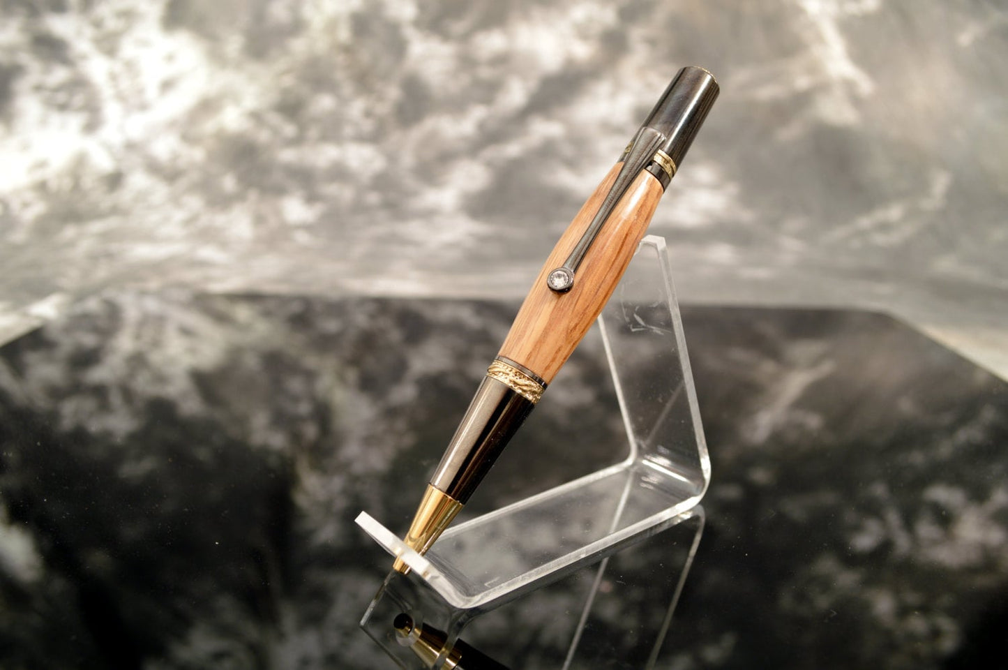 Whiskey Barrel Majestic Squire Twist Pen in Black Titanium and Gold Titanium with Swarovski Crystal.